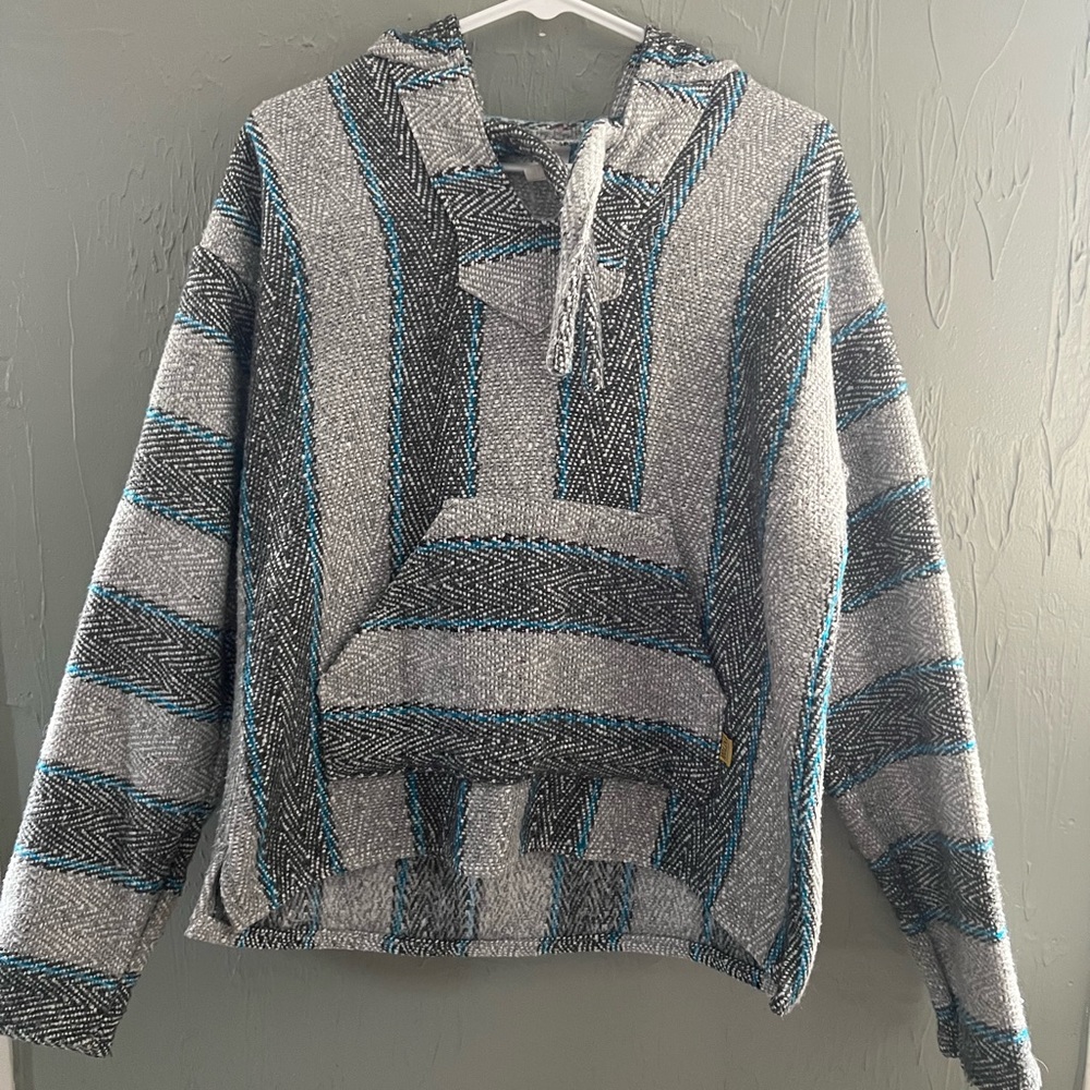Gray and blue striped drug rug size small